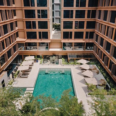 Nysa Hotel Bangkok Sukhumvit 11 Exterior photo The hotel's courtyard