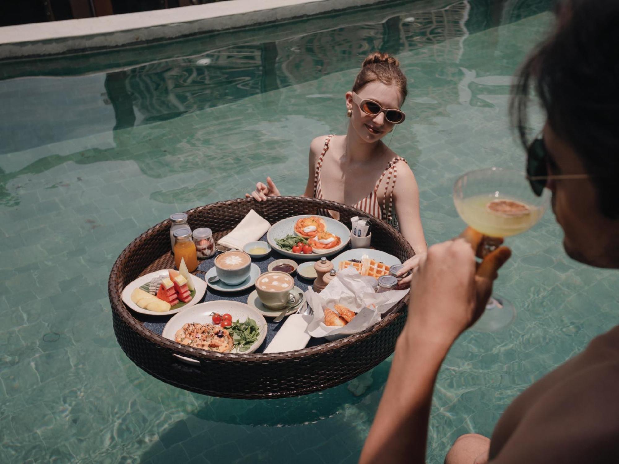 Nysa Hotel Bangkok Sukhumvit 11 Exterior photo Floating breakfast at Alila Villas Uluwatu